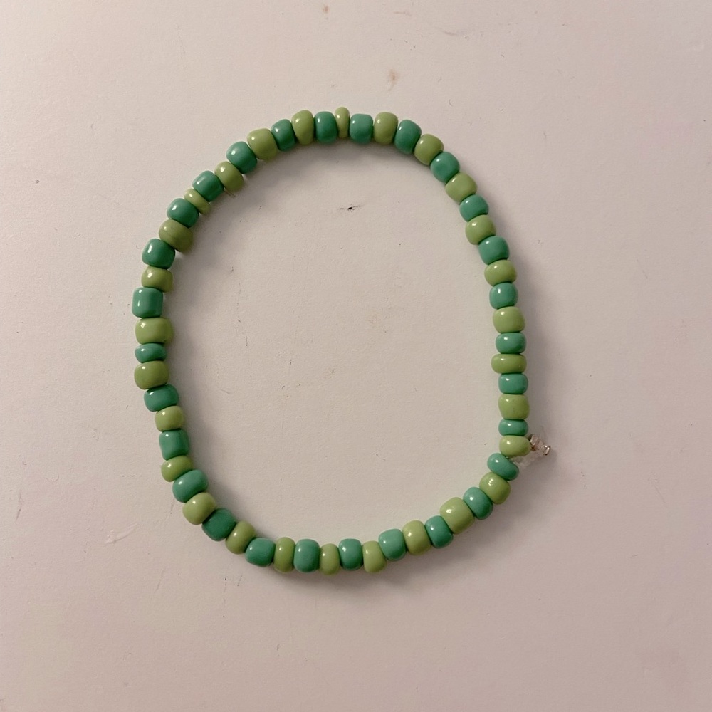 handmade stretchy bead bracelet light & dark green